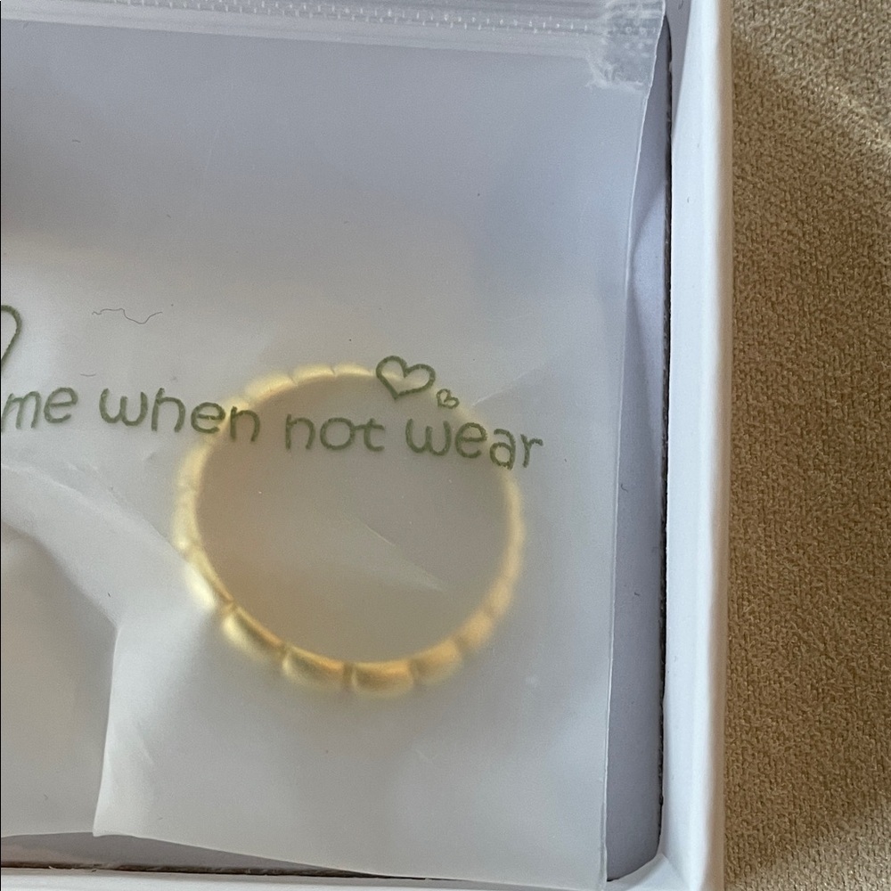 Gold Ribbed Dome Women's Ring - Picture 4 of 9